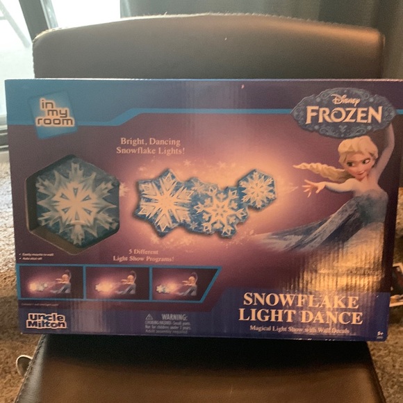 Disney Frozen Snowflake Light Dance - New - Picture 1 of 3